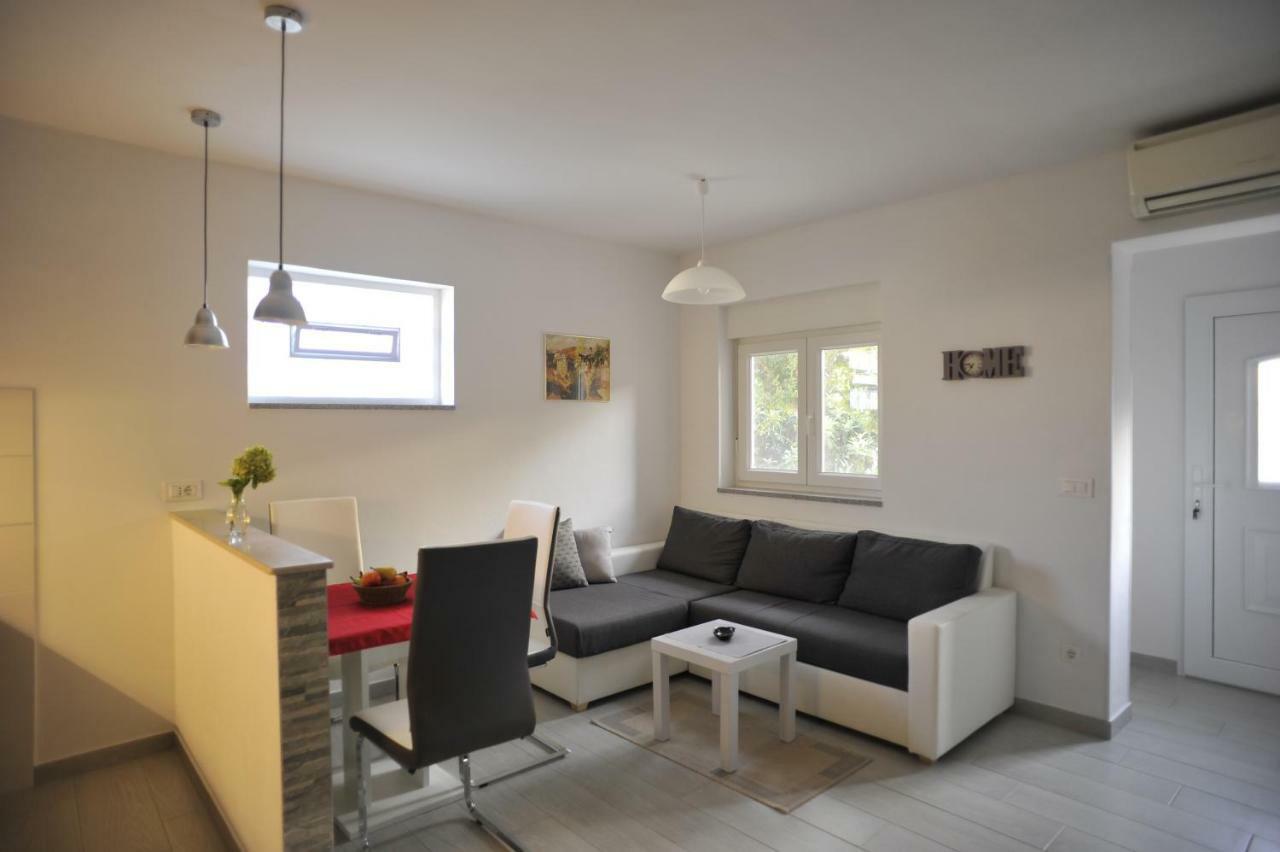 Apartment Stefania โรวีน ภายนอก รูปภาพ