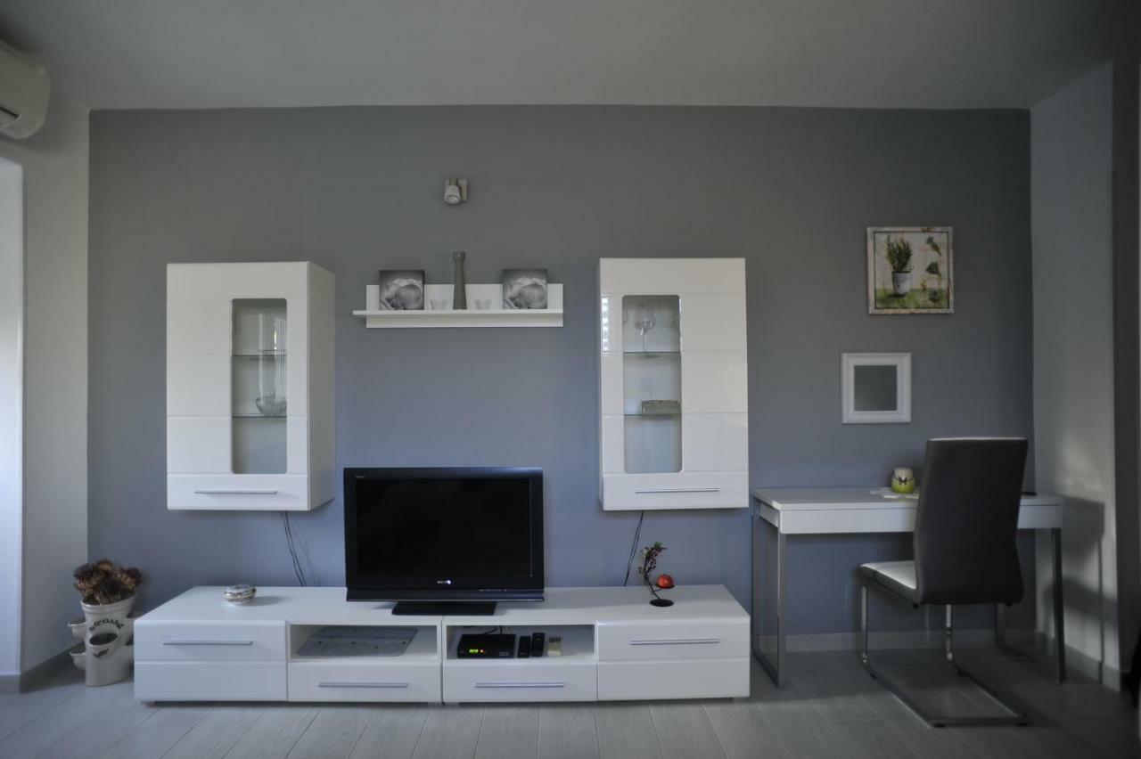 Apartment Stefania โรวีน ภายนอก รูปภาพ