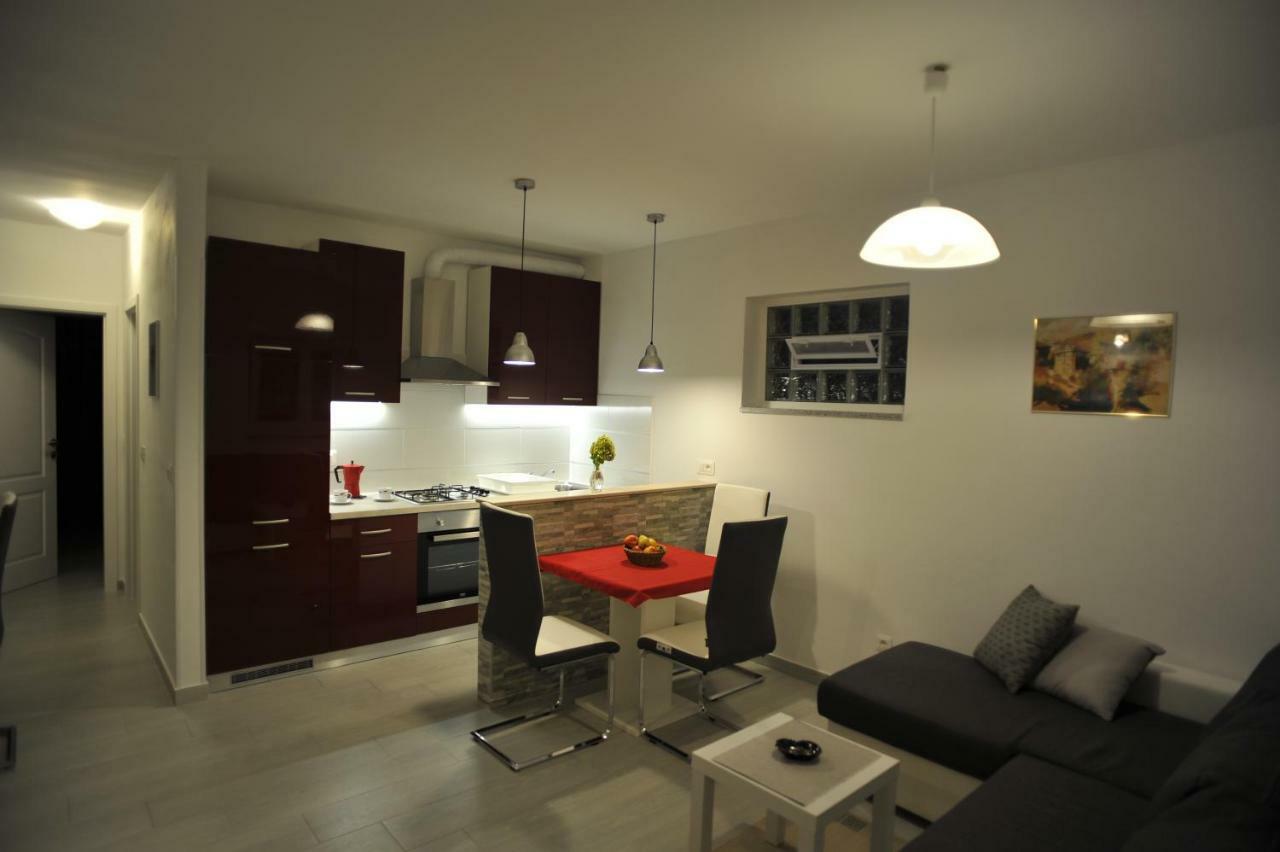 Apartment Stefania โรวีน ภายนอก รูปภาพ